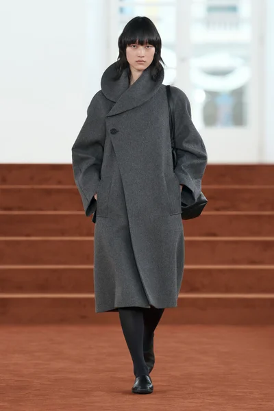 Look 18